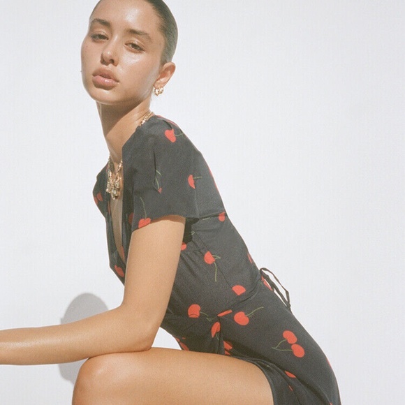 Réalisation Par The Teale Short Sleeve Silk Wrap Dress in Wild Cherry, XS - Picture 7 of 14